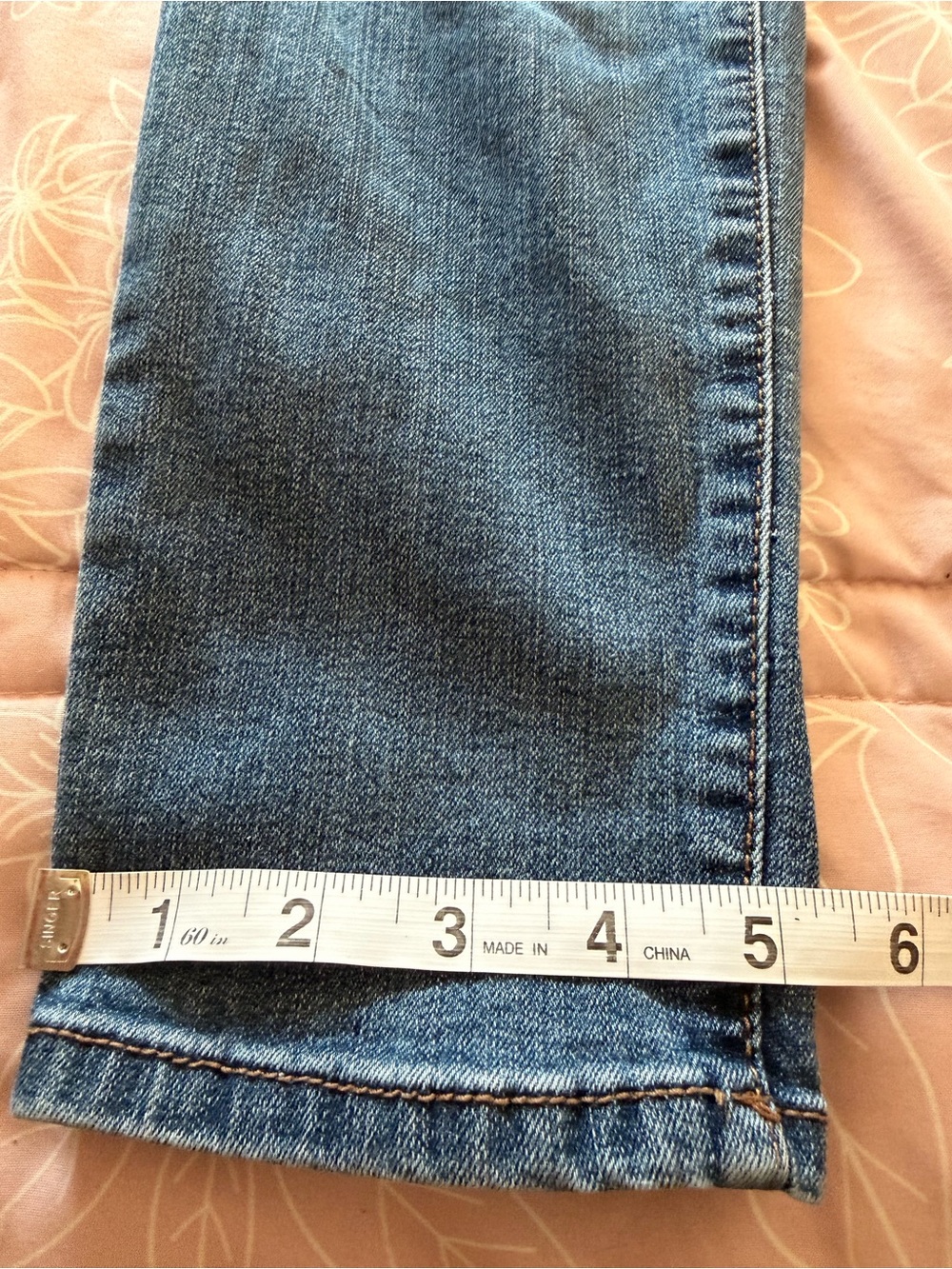 d. jeans High-Rise Skinny Jeans
Women's Blue Medium Wash 3-Button, Size 8 - Picture 7 of 9